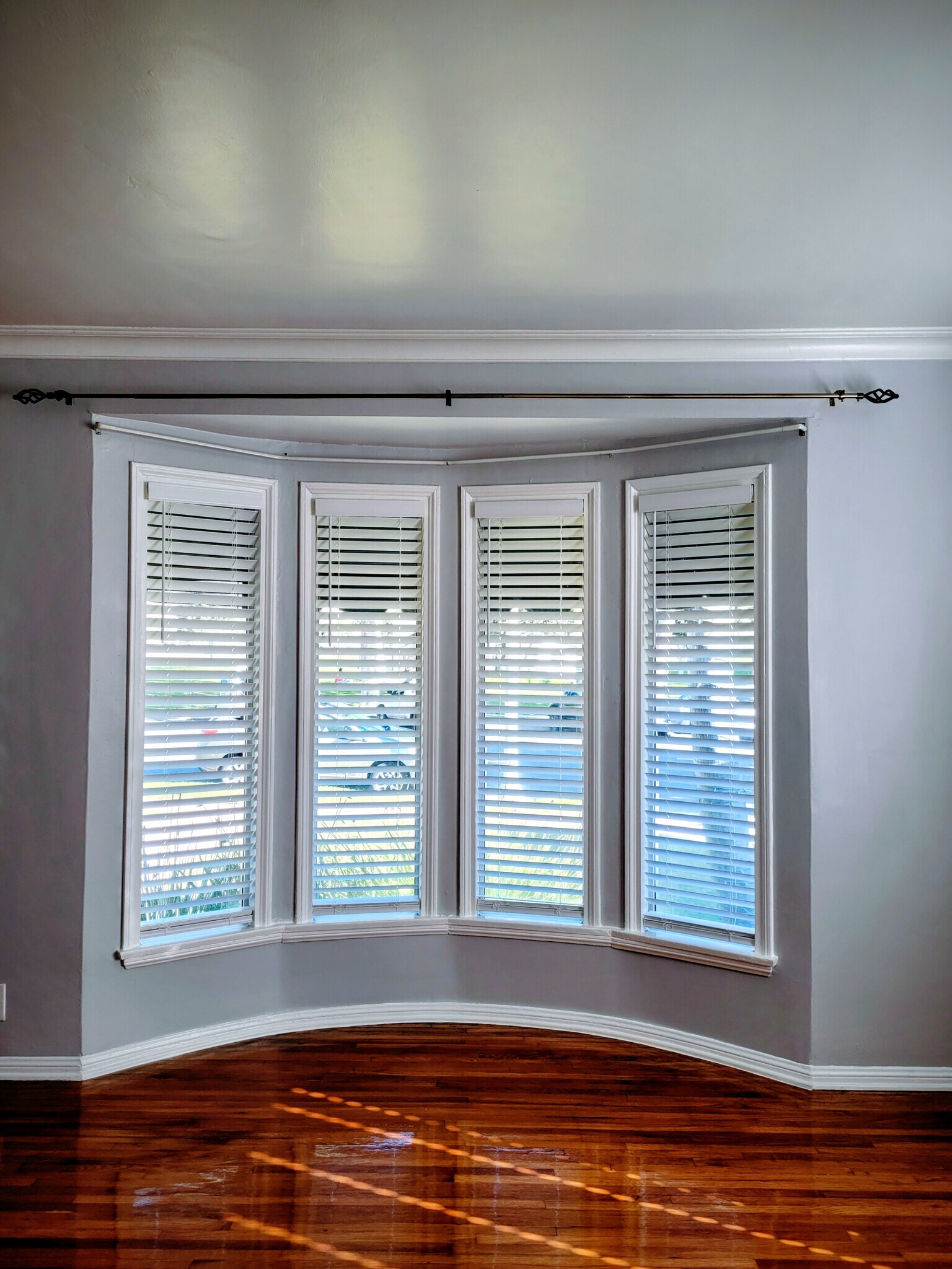 Building Photo - 305 N Palm Ave