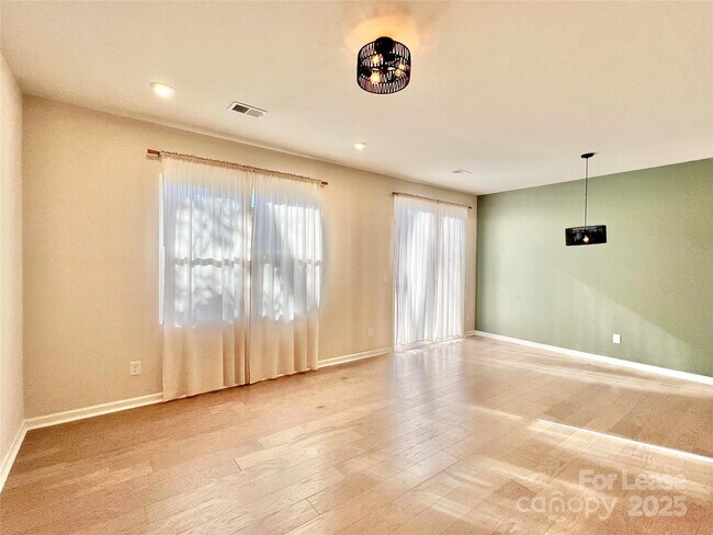 Building Photo - 5348 Somerset Hill Ln