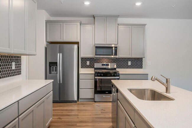 Building Photo - Brand New - 4Bed, 2.5Bath Townhouse in Pot...