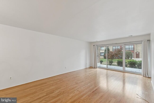 Building Photo - 2817 Jermantown Rd