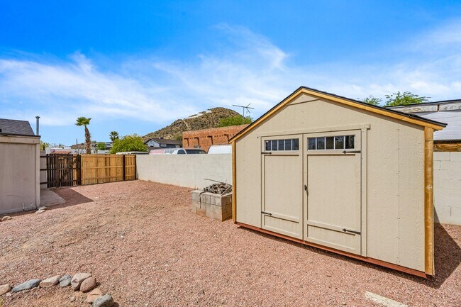 Building Photo - 9427 N 1st Ave