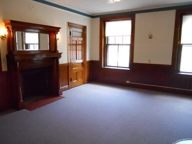 Building Photo - 39 Pleasant St