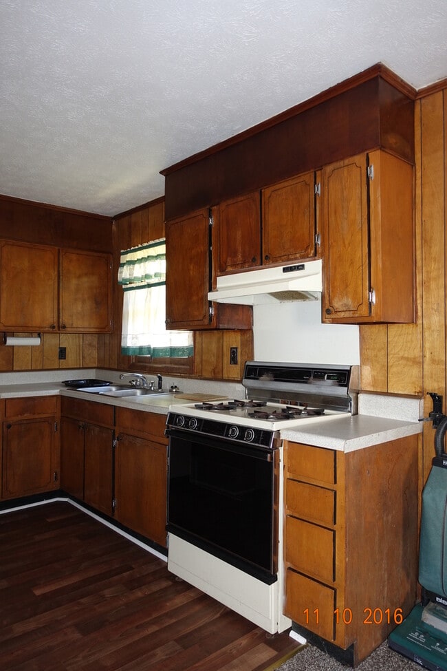 Building Photo - NO SHOWINGS UNTIL FEBRUARY 23, 2024