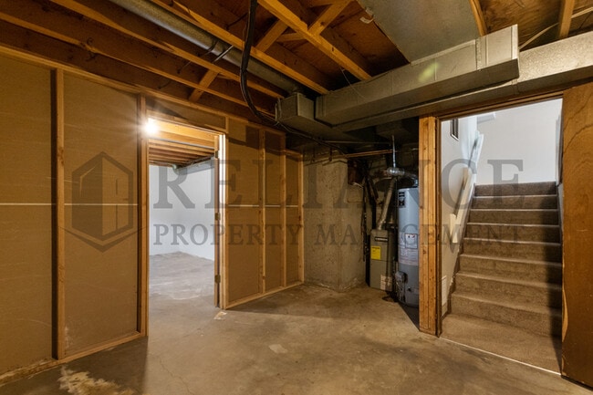Building Photo - 2241 S White Oak Dr