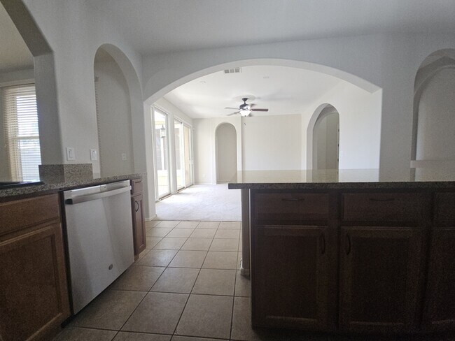 Building Photo - MOVE-IN READY HOME IN COOLEY STATION!