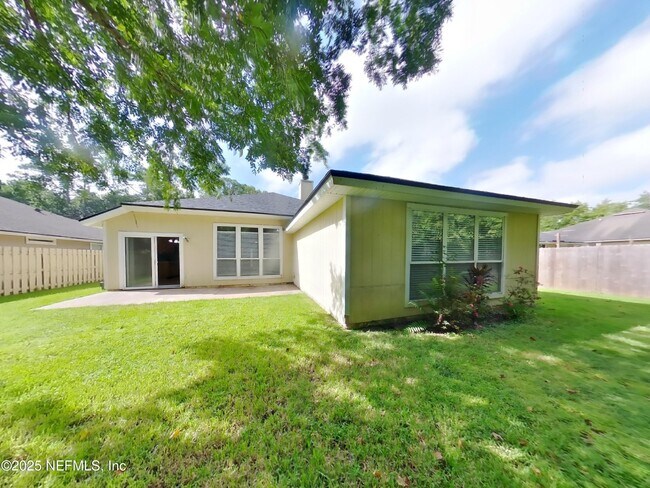 Building Photo - 495 Apple Creek Dr