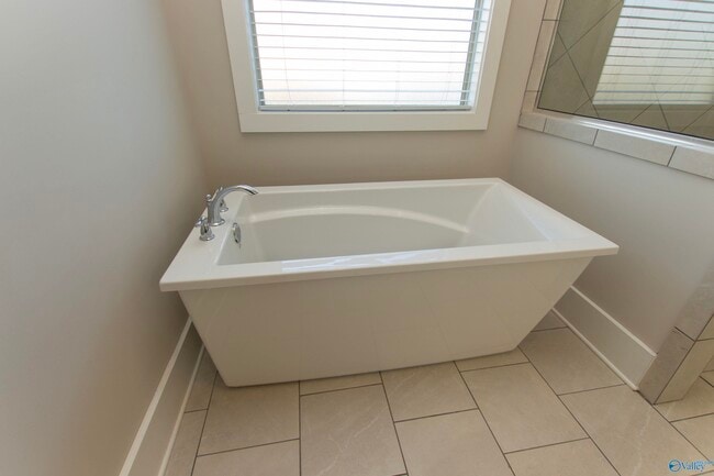 Building Photo - 2121 S Meadows Dr