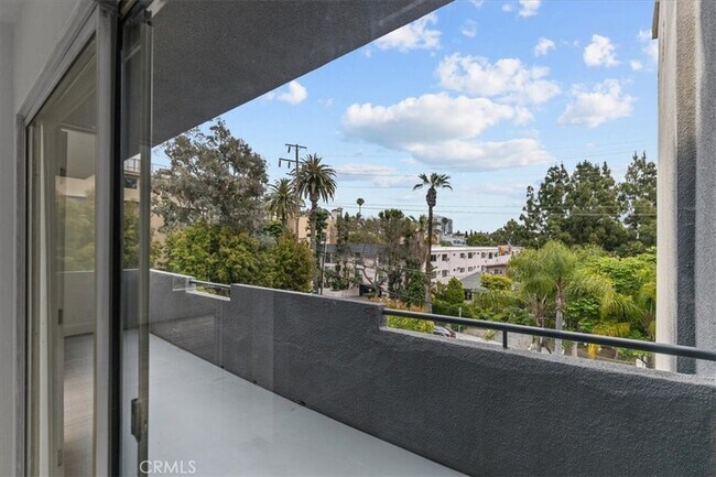 Building Photo - 939 Palm Ave