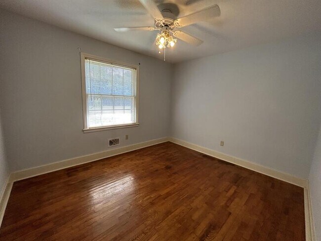 Building Photo - 317 Clarendon Dr