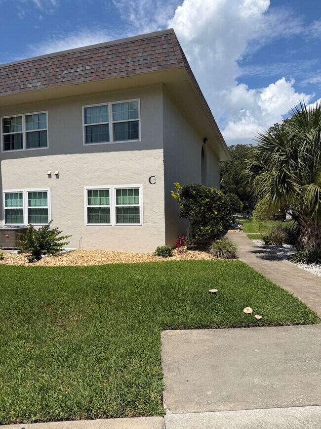 Building Photo - 3800 Saxon Dr