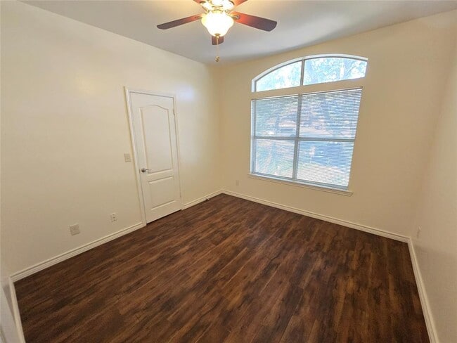 Building Photo - 6000 Shepherd Mountain Cove