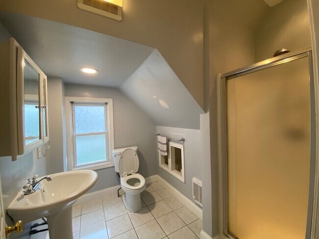 Building Photo - 16 Gould Ave