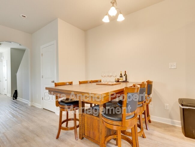 Building Photo - 2015 Folkstone Wds Ln