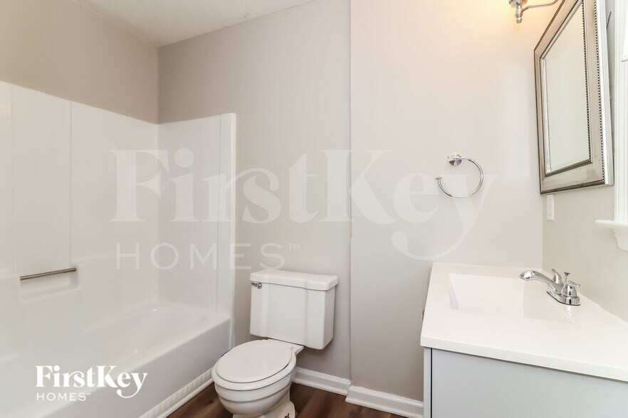 Building Photo - 1570 Sprayberry Dr