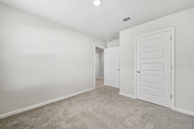 Building Photo - 526 Mary Lou Way