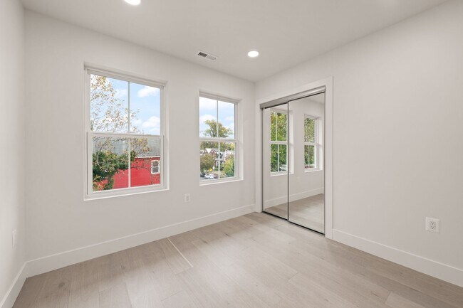 Building Photo - DC1026