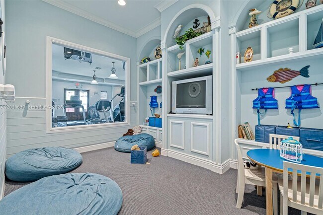 Building Photo - 6841 SW 44th St