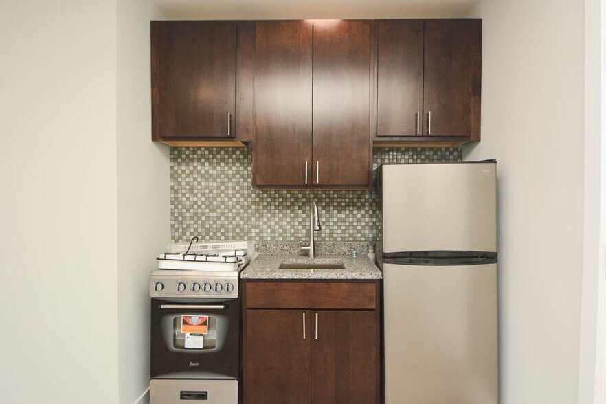 Building Photo - 4549 N Damen Ave