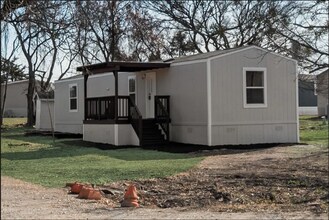 Building Photo - 393 Knollwood Rd