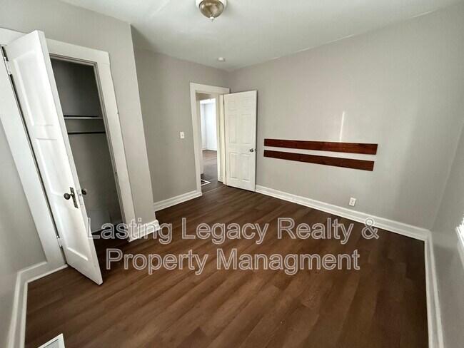 Building Photo - 704 W. 26th Street