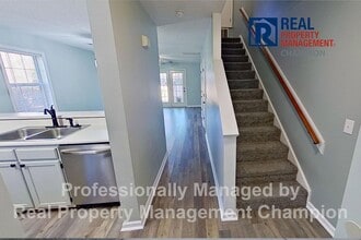 Building Photo - Recently updated 2 BD/1.5 BA End Unit Townhome w/Community Pool
