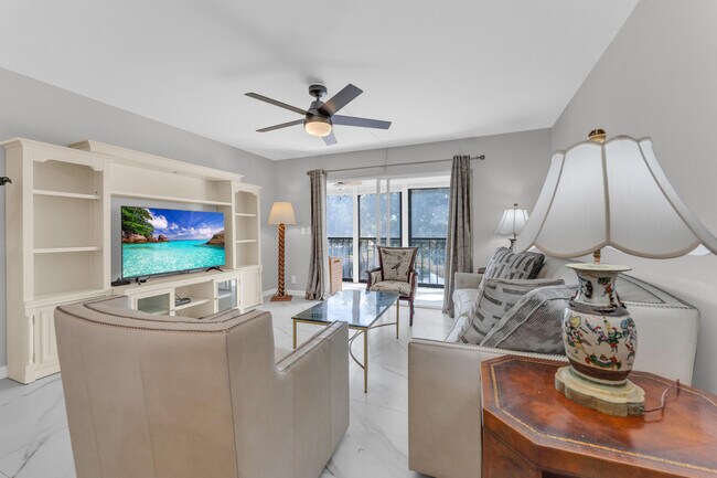 Building Photo - 7192 Huntington Ln