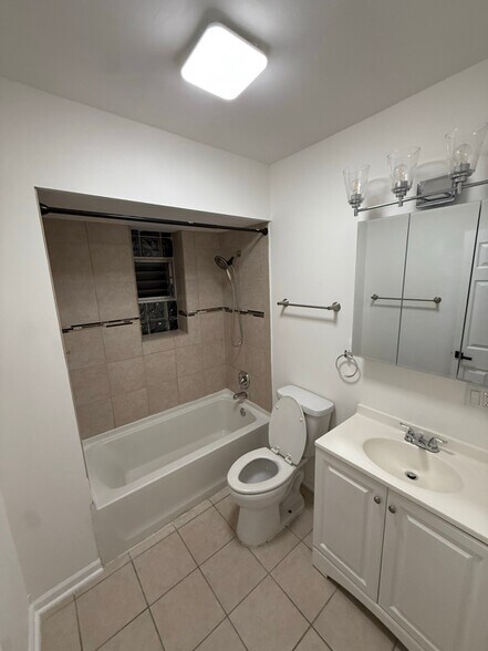 Building Photo - 1649 W Garfield Blvd