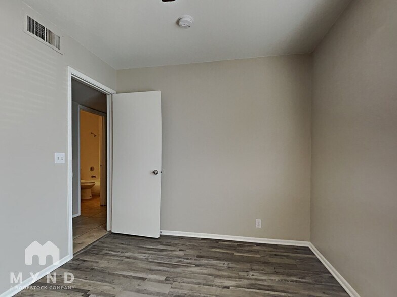 Building Photo - 4608 W Lewis Ave