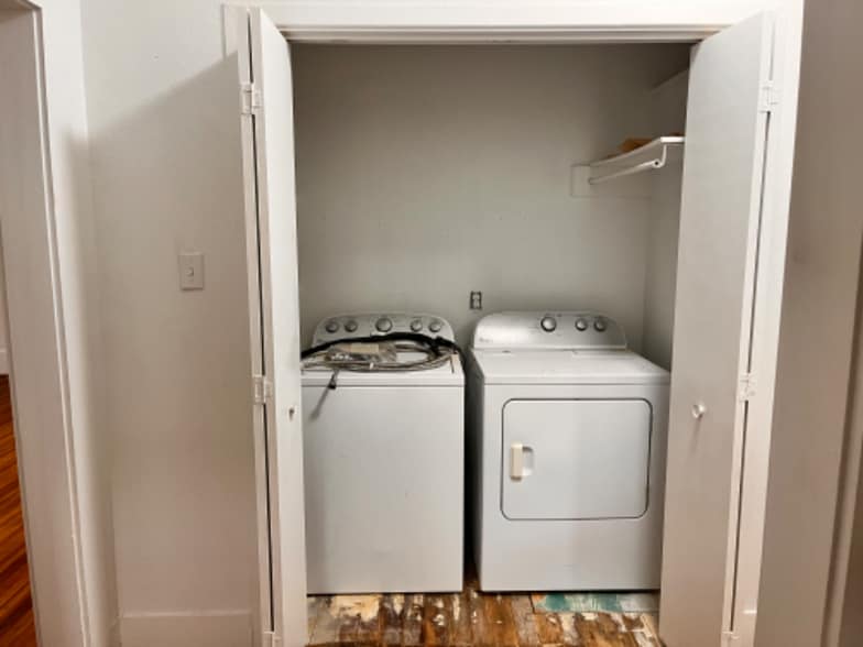 Building Photo - 608 Silas St