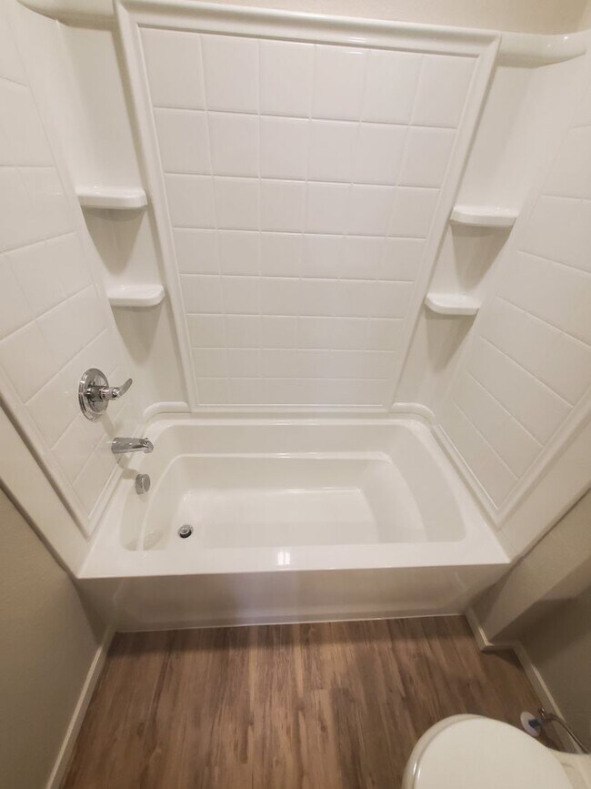 Building Photo - Updated and Bright 3 Bedroom Townhouse in Greeley!