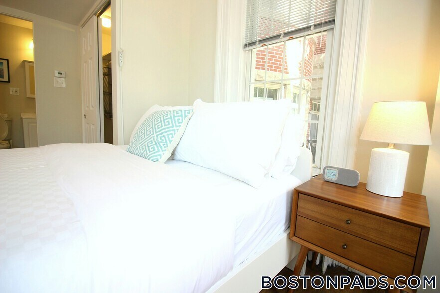 Building Photo - 538 E Broadway