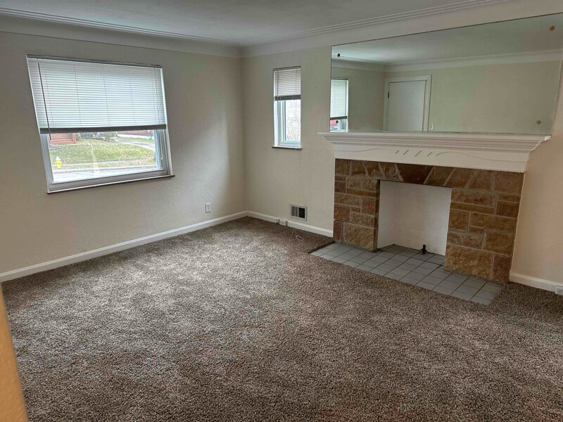 Building Photo - 4213 Applegate Ave