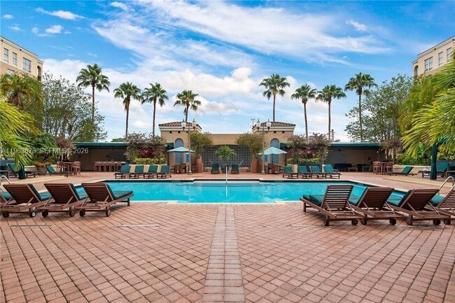 Building Photo - 520 SE 5 Ave