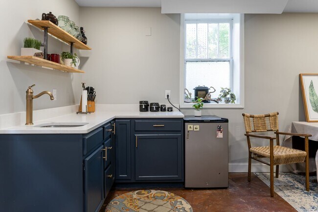 Building Photo - Beautifully Updated House - Awesome Montford Location