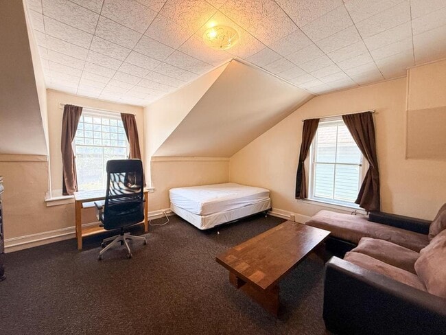 Building Photo - 422-424 E State St Ithaca