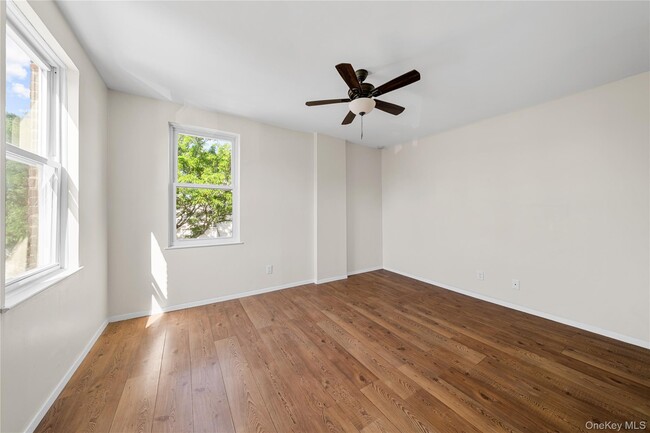 Building Photo - 402 Jericho Tpke