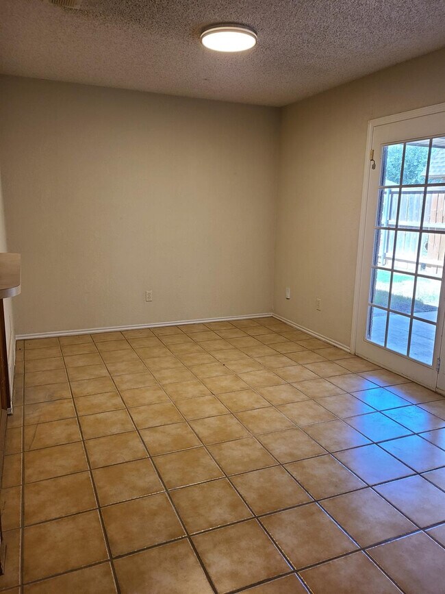 Building Photo - 106 Troy Ave