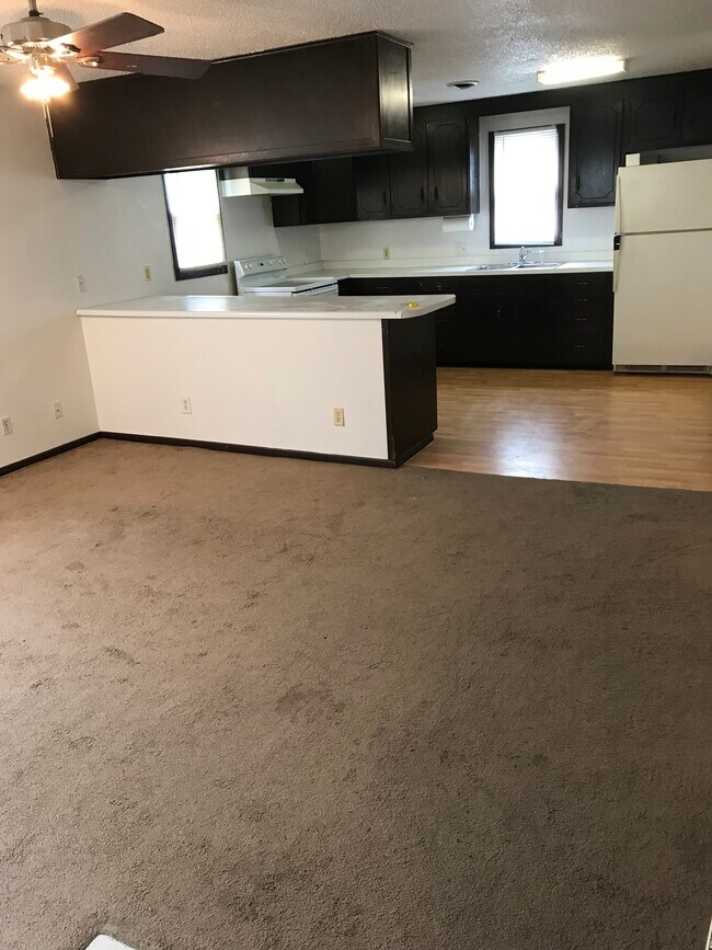 Building Photo - 1402 S 24th St