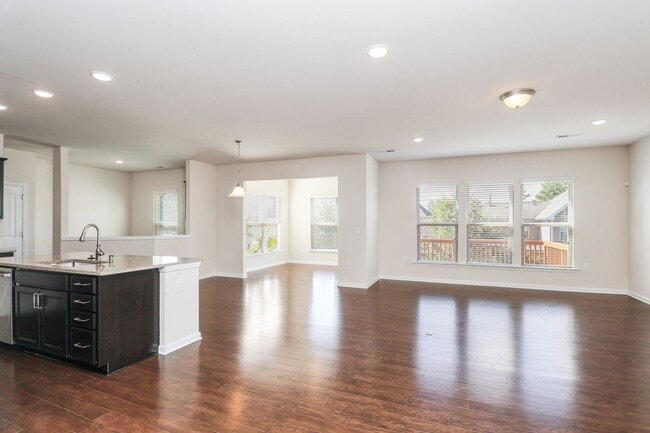 Building Photo - Stunning 4BD, 3BA Cary Home in Prime Locat...