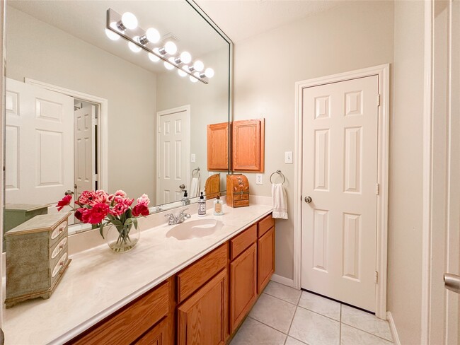 Building Photo - 9402 Brentwood Lakes Cir