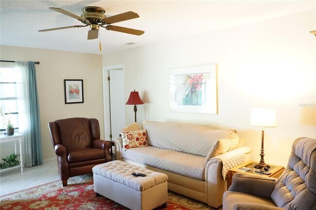 Building Photo - 2102 Hereford Dr