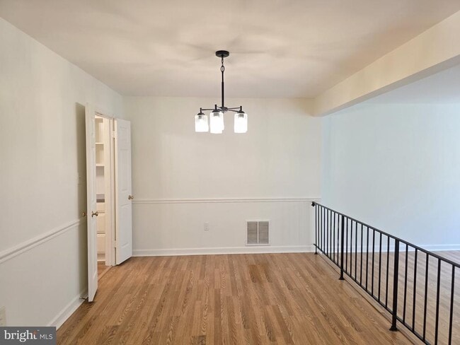 Building Photo - 5814 Tudor Ln