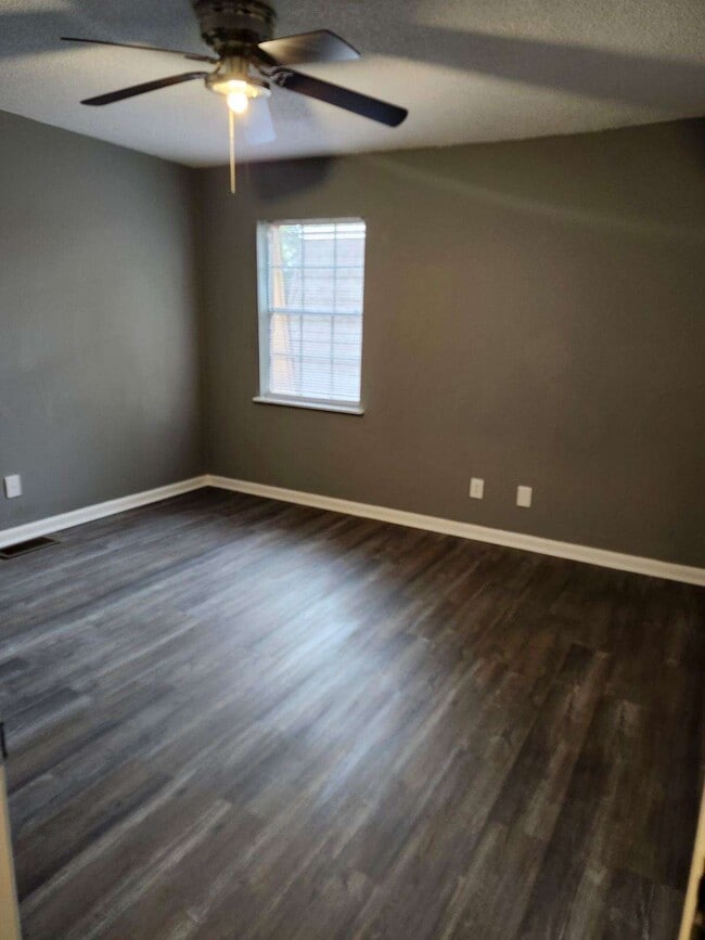 Building Photo - 1121 Morningside Dr