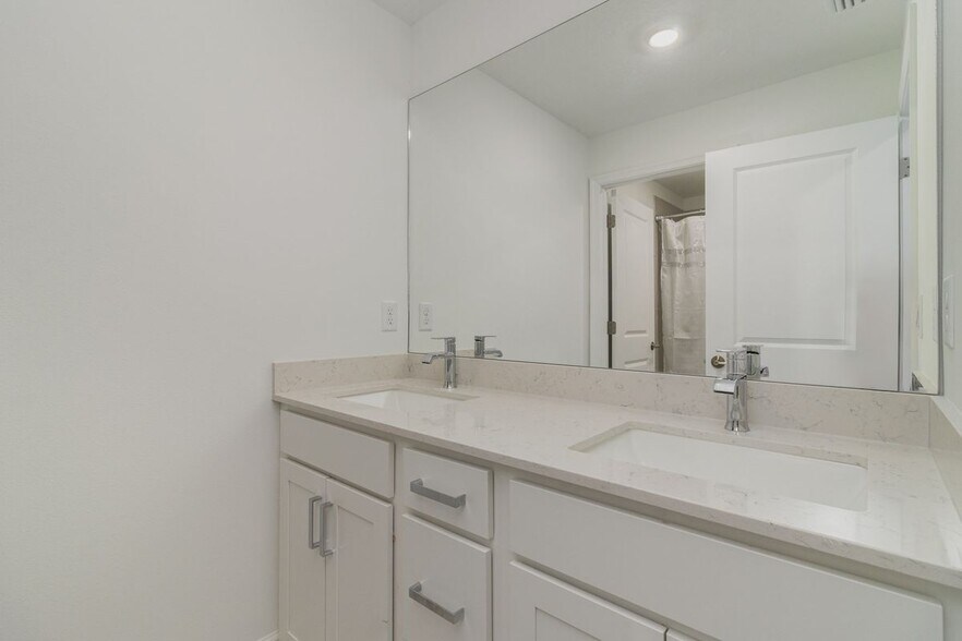 Building Photo - 699 Veridian Cir NW