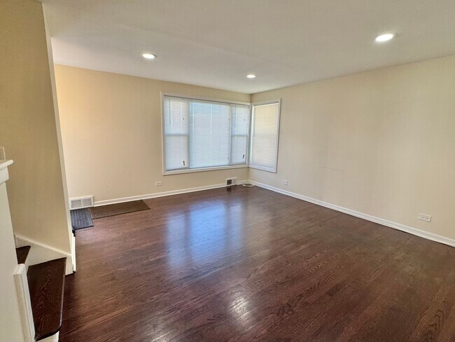 Building Photo - 9038 Niles Center Rd