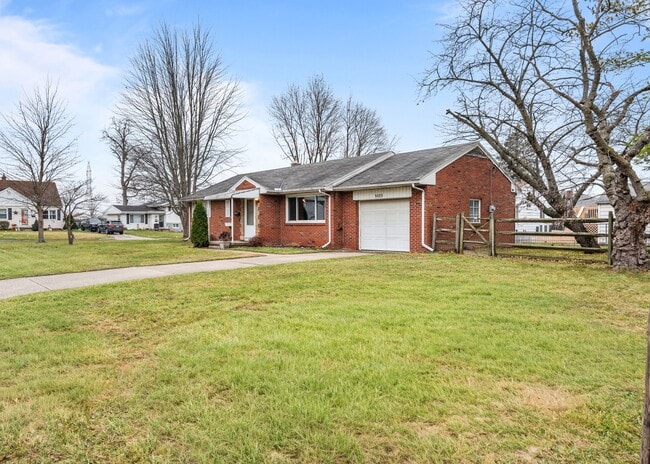 Building Photo - 5525 Sunnyside Dr