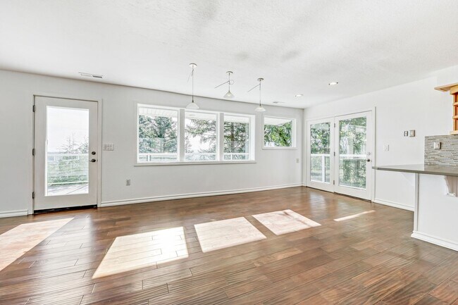 Building Photo - Updated Mid-Century 4BR / 2.5BA Daylight Ranch w/ Panoramic Views, Double Decks, A/C + 2-Car Garage