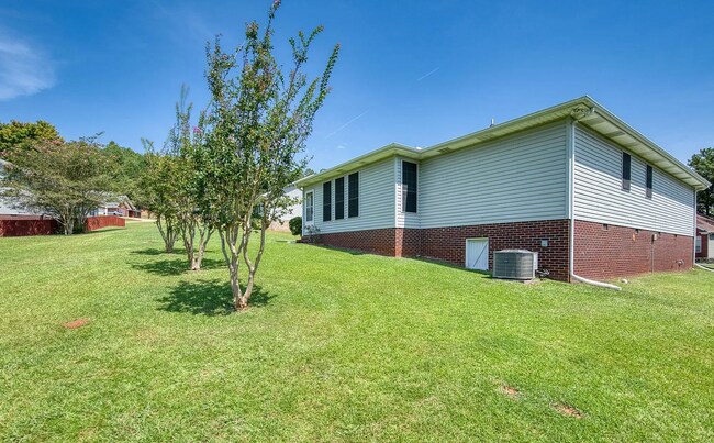 Building Photo - 2706 Martha Brooks Ln