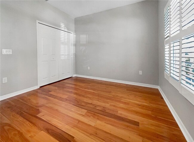 Building Photo - Spacious 3/2 with enclosed office and fence enclosed yard!