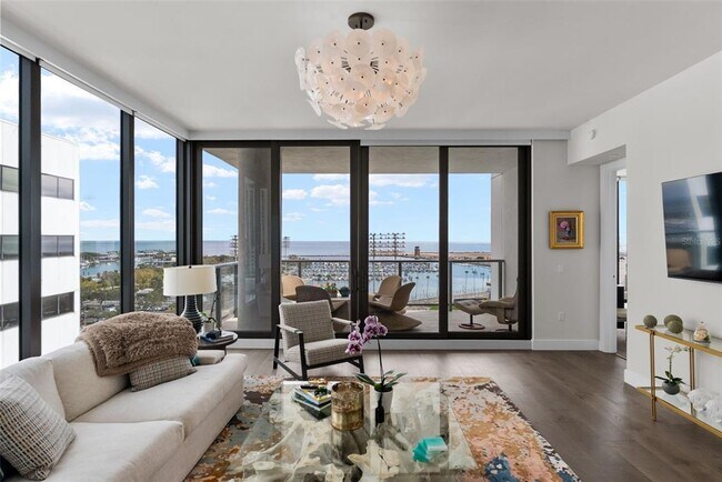 Building Photo - 301 1st St S